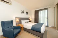 Mawson Lakes Hotel Hotel di Davoren Park