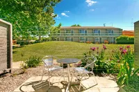 Bathurst Studio Apartments