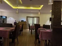 Daltons Hotels and Resort - breakfast