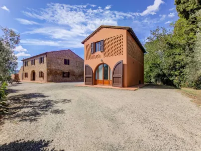 Countryside Holiday Home in Gambassi Terme with Garden Hotels near Nostra Signora di Fatima in Montignoso
