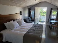 Adventure the Bruce Inn - Recently Renovated with Outdoor Hot Tub Hotels in Tobermory