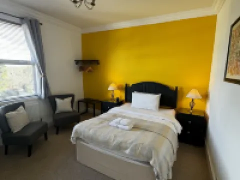 Watermead House Hotels in Chard