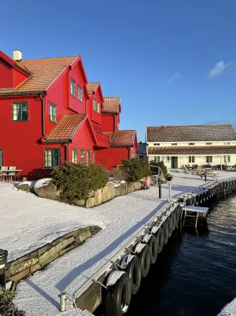 Sjøberg Hotell og Ferie Leiligheter Отели в г. Странн