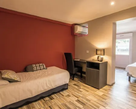 ブリット ホテル コンフォール フォア フォアのホテル