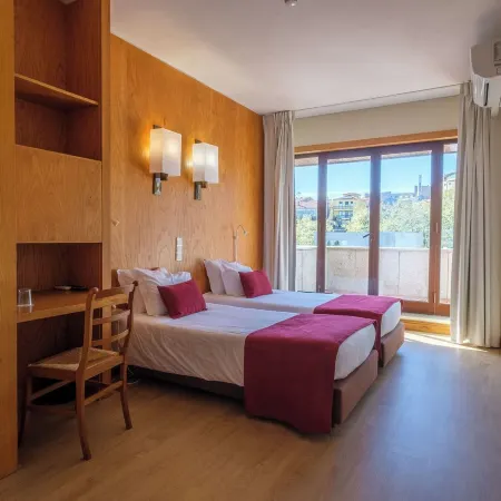 Vilar Oporto Hotel Отели рядом с достопримечательностью «Музеу До Карро Электрико»