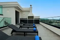 Phaedrus Living: Sea View Anna Residence 301