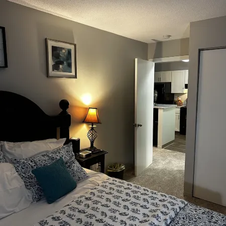 Glamorous 2B2BA with Patio Views and Gym