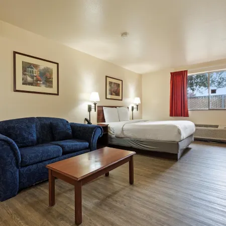 Quincy Inn and Suites