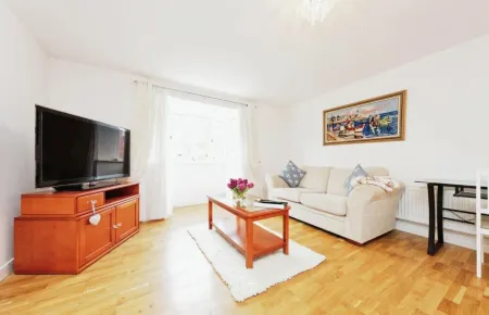 Beautiful Family Town Home With Private Parking Отели рядом с достопримечательностью «Университет Кент»