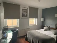 Le 1815 Hotels in Waterloo