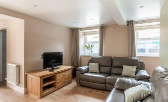 Beautiful 2-Bed House in Egremont Milo's Place