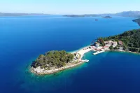 Apartment Located Directly on the Sea, with Sea Views and Stunning Views