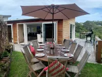 Kingfisher Views - Premium Family House in Oneroa - Sea View
