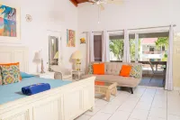 Romantic Retreat 43B Hotels in Dickenson Bay