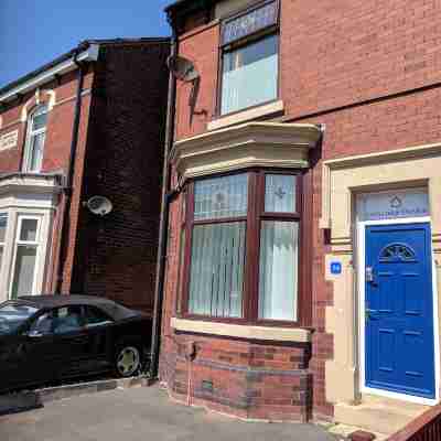 4 Bedroom House at Fern Lodge Preston Serviced Accommodation - Free WiFi & Parking Hotel Exterior