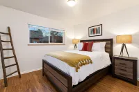 Urban Oasis Near Old Town & Pvh – Dog Friendly!