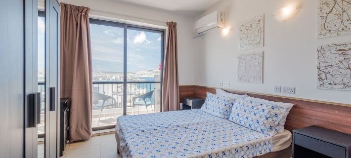 Seashells Penthouse Hot Tub Seaview by Getaways Malta Hotels in Bugibba