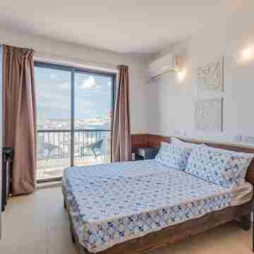 Seashells Penthouse Hot Tub Seaview by Getaways Malta Rooms