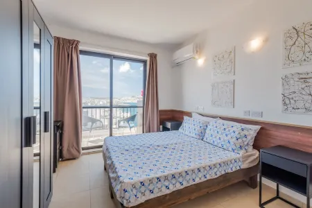 Seashells Penthouse Hot Tub Seaview by Getaways Malta