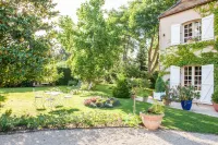 Le Petit Manoir des Bruyères Hotels in Villefargeau