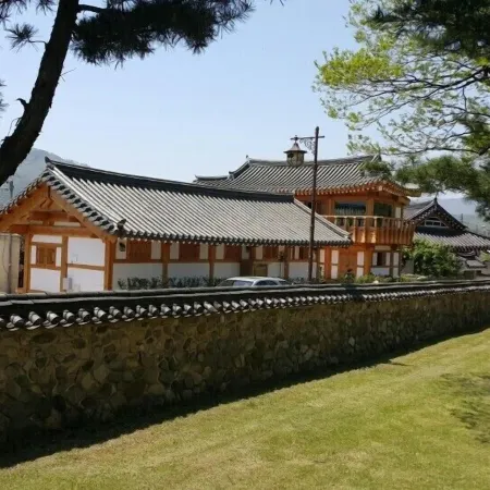 Happy Village Syeobul Guesthouse Отели рядом с достопримечательностью «Комплекс Сансонджан»