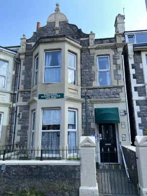 Parasol Weston Guest House
