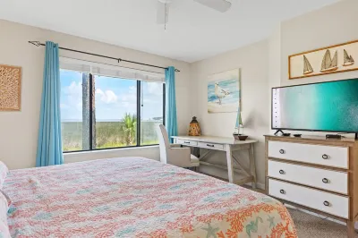 "Salty Sun" - Golf Cart (included), Tennis, Pools, Golf, Beach... it's all here!