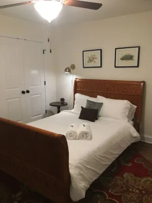 Cozy Retreat • King Bed & Kitchen Near Lee Hotel dekat Brinsfield Row