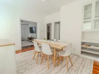 Spacious 3BDR near Harvard/5-Min Walk to Train - Davis Sq / Free Parking! Hotels in Somerville