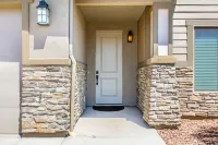 Luxury Zion Village Home - Heated Pool - 14 Guests