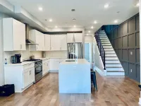 Upscale 3BRD Rooftop TV+Monument Views+Parking @H st Corridor Free Cancellation