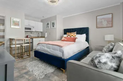Beachfront Studio w/ Pool Fashionable Free Parking
