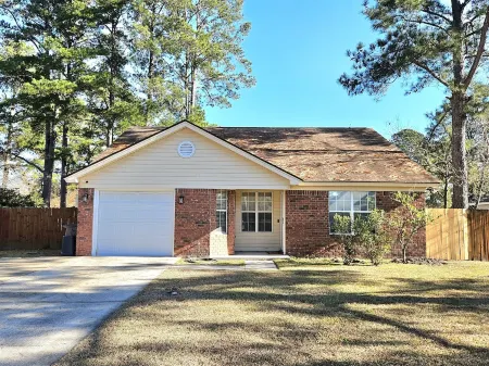 Little Gem- Near Airport & Savannah-Updated 3BR Ranch Home - Hot Tub & Game Rm