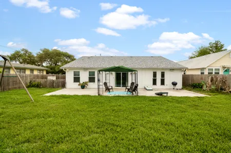 Coastal Getaway and Relaxing Escape - Charming Cottage Retreat Отели рядом с достопримечательностью «Парк Рокпорт Бич»