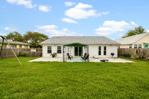 Coastal Getaway and Relaxing Escape - Charming Cottage Retreat