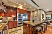 Heated Pool and Lake Views - Luxurious Mountain Retreat