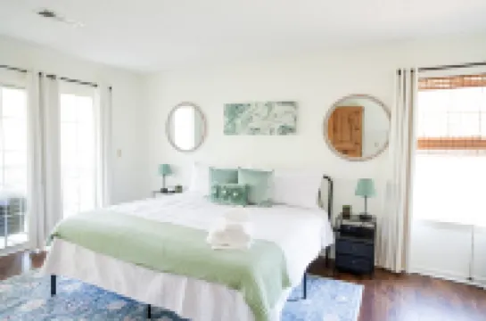 Stylish Condo with Scenic Views and Modern Amenities - Tranquil Escape