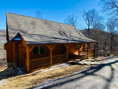 Mountain View and Hot Tub - Charming Rustic Retreat