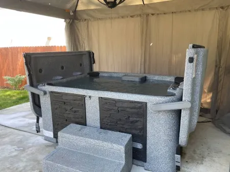 Entire Charming Bungalow Close to Amenities - Charming Cozy Отели в г. Оберн