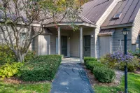 Community Pool and Quechee Club Access - Stunning Townhouse Retreat
