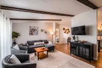 Charming Bungalow Hideaway with Expansive Backyard - Cozy Retreat فنادق في Philomath