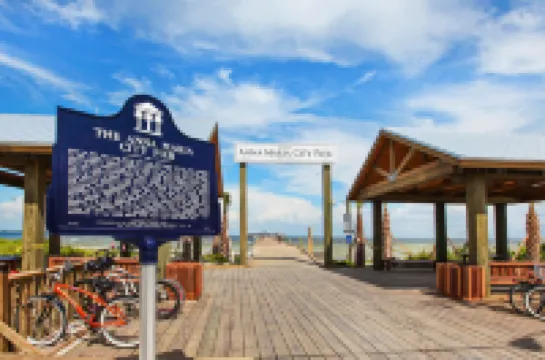 Exclusive Private Pool and Tropical Oasis - Enchanting Duplex Retreat