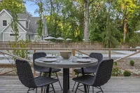 Lakeside Luxury and Hot Tub - Exquisite Cottage Retreat