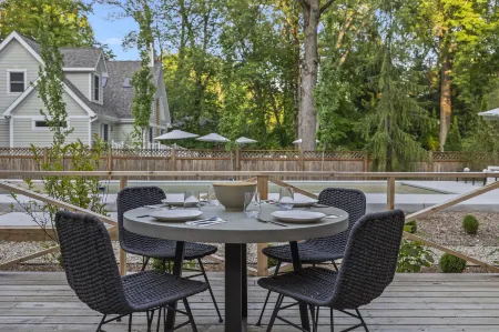 Lakeside Luxury and Hot Tub - Exquisite Cottage Retreat