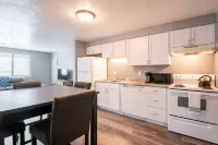 Wood'Inn - Cozy 2BD over the bridge Hôtels à : Fondulac Township