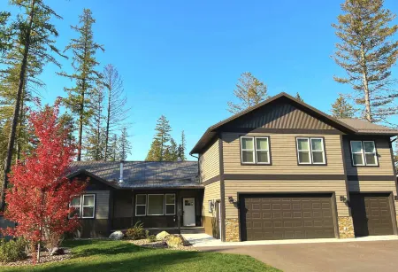 Private Hot Tub, Fire Pit and Game Room - Charming Contemporary Oasis