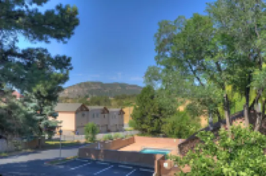 Spacious Condo with Pool and Hot Tub - Inviting Family Retreat