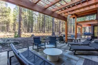 Custom-Built Mountain Home with Hot Tub and Game Room - Stunning Retreat