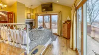 Beachside Getaway with Hot Tub and Gourmet Kitchen - Spectacular Retreat