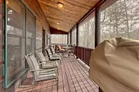 Picture-perfect cabin with private hot tub, deck space, fireplace, & more Hotels in Fannin County